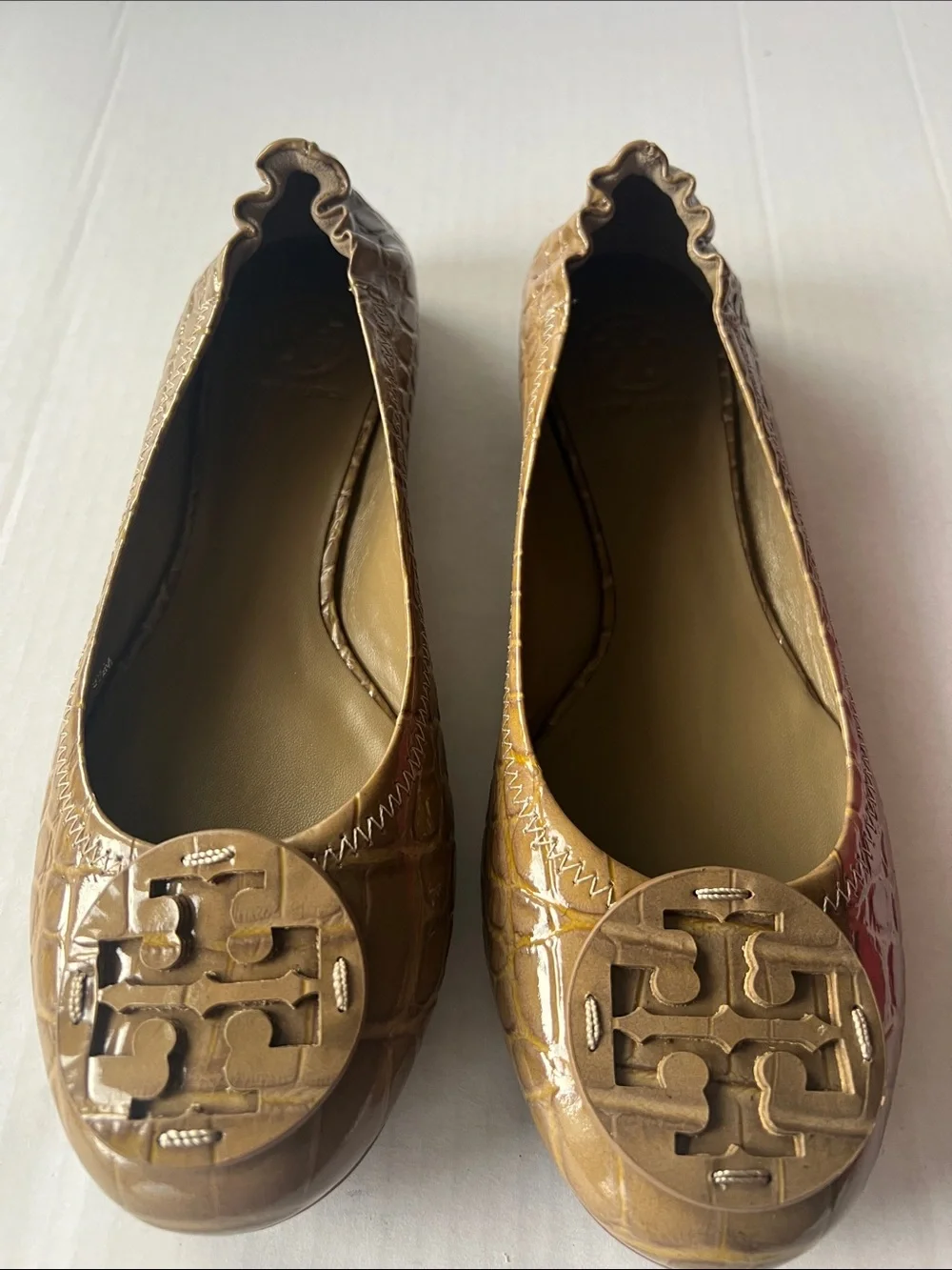 Tory Burch ballet flats croc-embossed leather finish logo plaque on toe